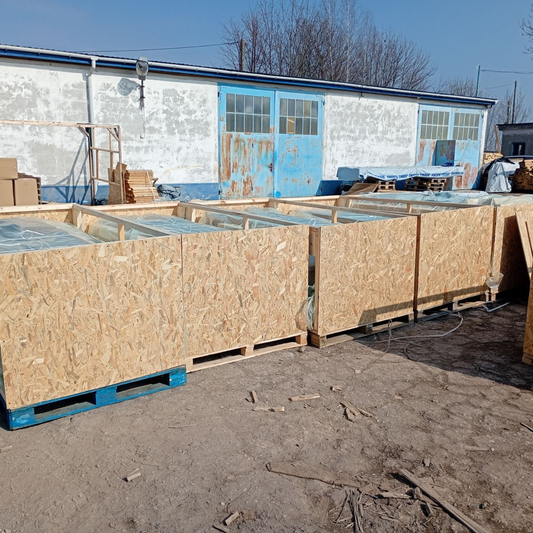 Snow-Proof Greenhouse — galvanized steel frame and polycarbonate panels